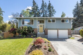 14211 NE 74th St in Redmond, WA - Building Photo - Building Photo