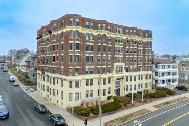 The Breakers in Lynn, MA - Building Photo - Primary Photo