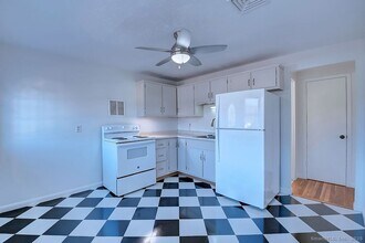 139 Phyllis Dr in Naugatuck, CT - Foto de edificio - Building Photo