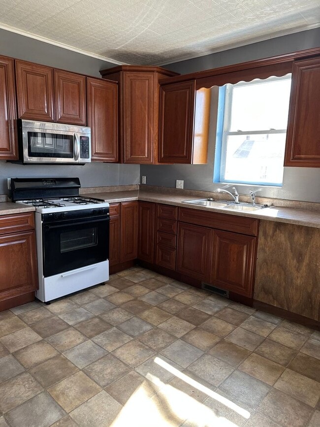 property at 924 5th Ave N