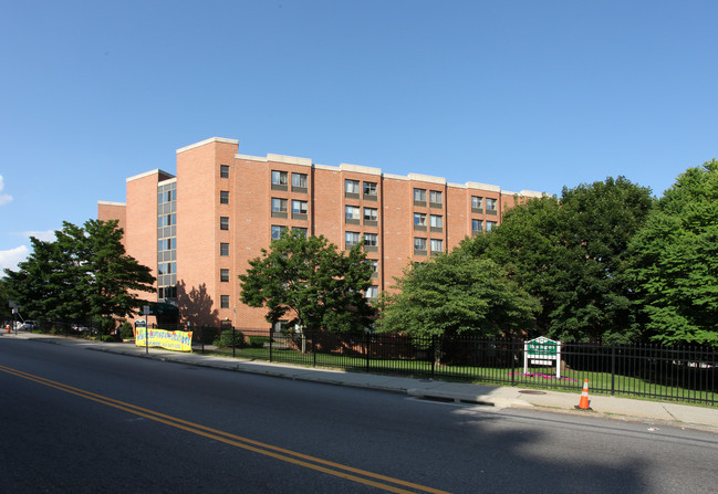 Huntington Towers in New London, CT - Building Photo - Building Photo