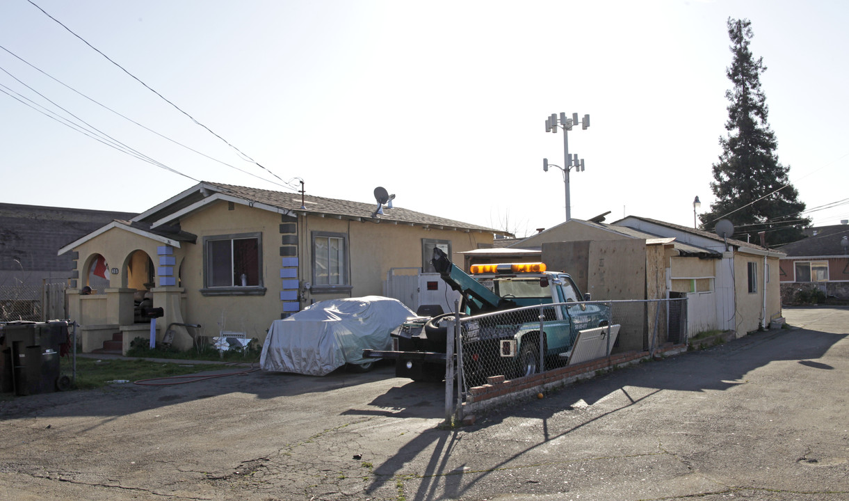 408 Lupine Way in Hayward, CA - Foto de edificio