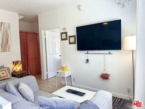 1210 1/2 S Stanley Ave in Los Angeles, CA - Building Photo - Building Photo