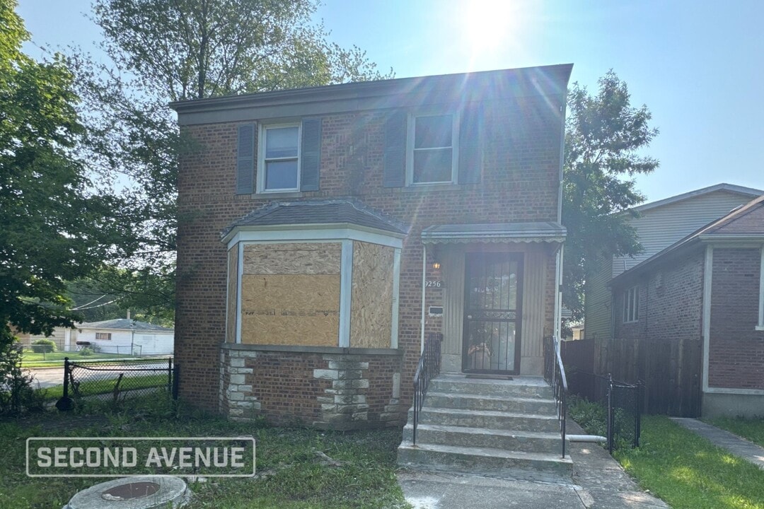 9256 S Perry Ave in Chicago, IL - Building Photo