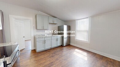 111 Boston Ave, Unit B in Medford, MA - Foto de edificio - Building Photo