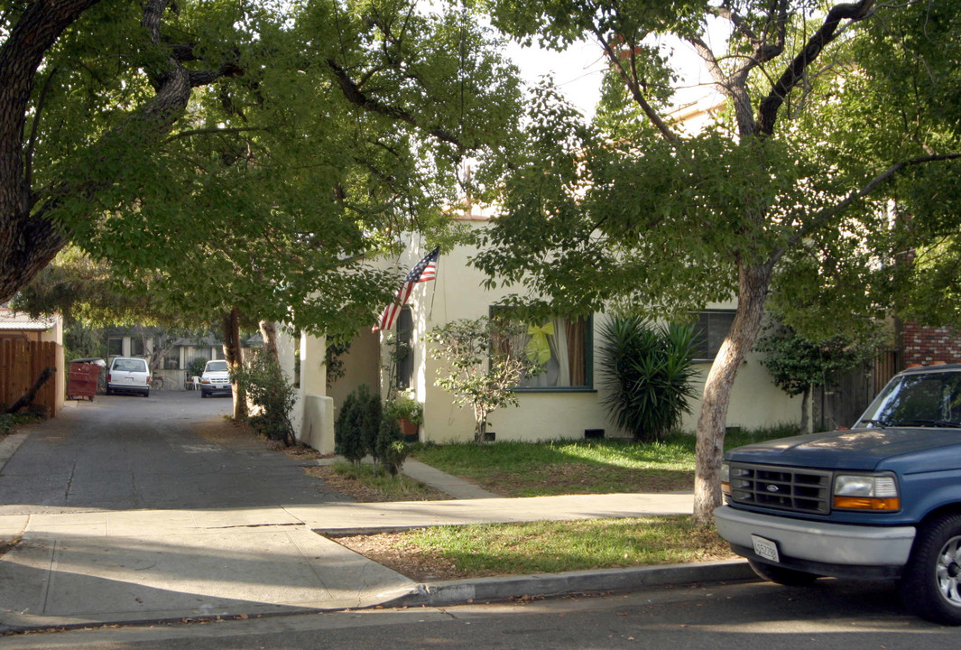 506 E Acacia Ave in Glendale, CA - Building Photo