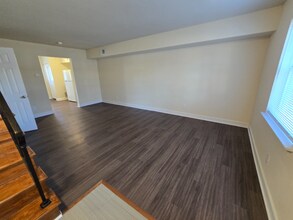 5238 Goolsby Ct in Richmond, VA - Foto de edificio - Building Photo