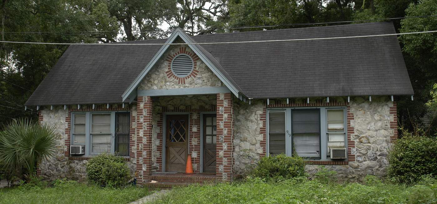 919 SW 5th Ave in Gainesville, FL - Foto de edificio