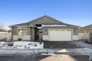 638 Riverbed Cir in Reno, NV - Building Photo