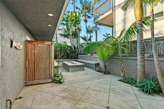 256 Avenida Madrid in San Clemente, CA - Foto de edificio - Building Photo