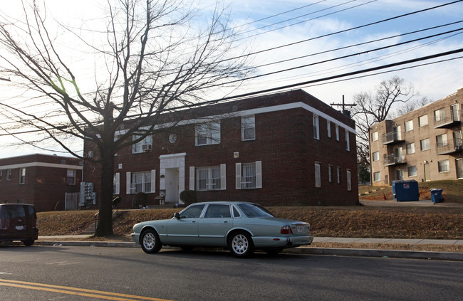 61 Hawaii Ave NE in Washington, DC - Foto de edificio - Building Photo