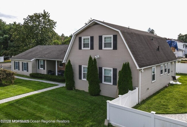 9 Harbor Ct in West Long Branch, NJ - Building Photo - Building Photo