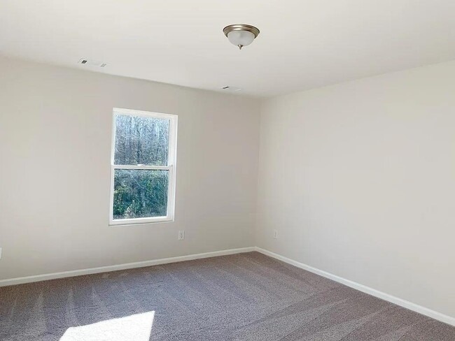 142 Queens Cir in Laurens, SC - Building Photo - Building Photo