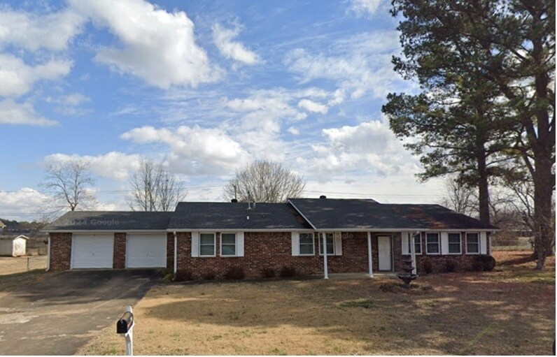 210 Meadow Pl in Clarksville, AR - Building Photo