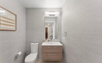 1211 Van St SE, Unit 913 in Washington, DC - Foto de edificio - Building Photo