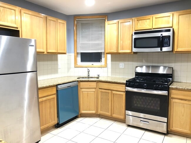 391 Central Ave in Jersey City, NJ - Building Photo - Building Photo