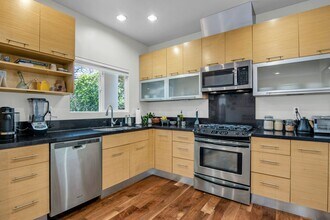 2411-2413 Ocean Ave in Los Angeles, CA - Building Photo - Building Photo