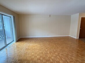 5240 Galitz St in Skokie, IL - Building Photo - Building Photo