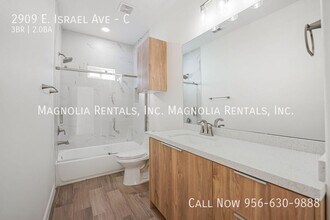 2909 E Israel Ave, Unit C in Alton, TX - Foto de edificio - Building Photo