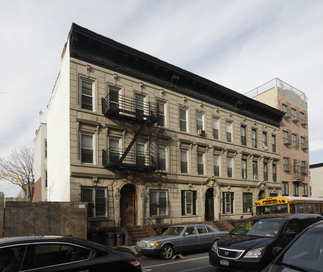 162-164 Franklin Ave in Brooklyn, NY - Building Photo - Building Photo