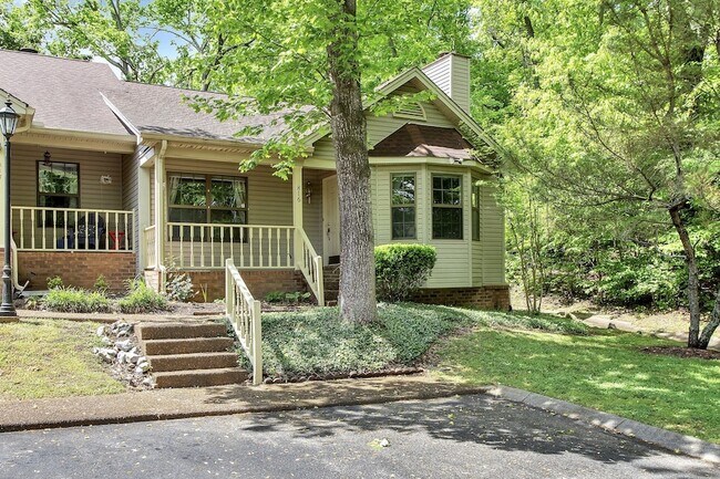 816 Beazer Ln in Nashville, TN - Foto de edificio - Building Photo