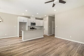 4645 Larkspur St in Houston, TX - Building Photo - Building Photo