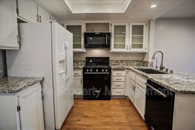 23116 Yvette Ln in Santa Clarita, CA - Building Photo - Building Photo