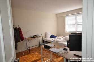 219 Freeman St, Unit 605 in Brookline, MA - Building Photo - Building Photo