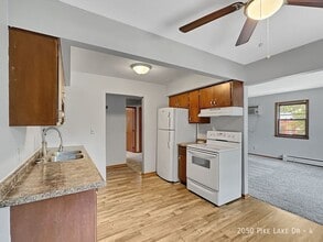 2050 Pike Lake Dr in New Brighton, MN - Building Photo - Building Photo