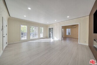 5355 W 8th St in Los Angeles, CA - Building Photo - Building Photo