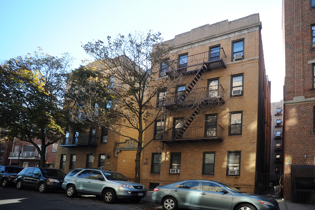 3718 72nd St in Jackson Heights, NY - Building Photo