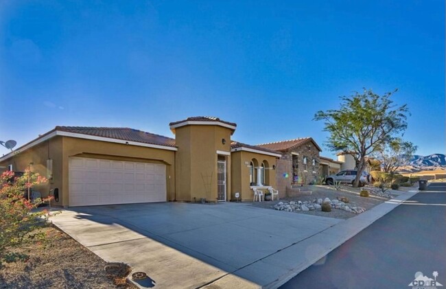 62461 N Starcross Dr in Desert Hot Springs, CA - Foto de edificio - Building Photo