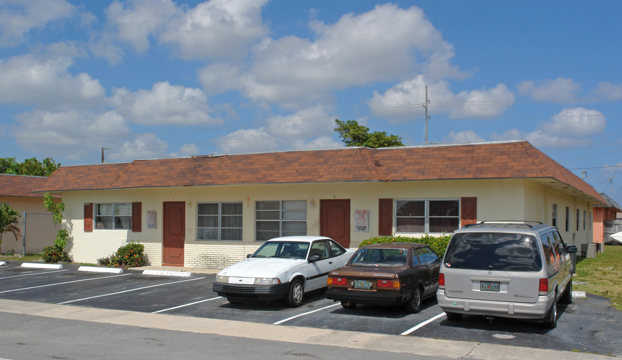 4230 NW 31st Ter in Fort Lauderdale, FL - Building Photo