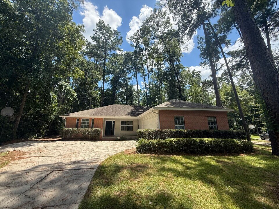 1813 Log Ridge Trail in Tallahassee, FL - Building Photo