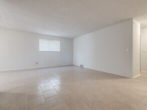 33 NE 63rd St in Oklahoma City, OK - Building Photo - Building Photo