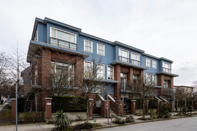 218 12th Av E in Vancouver, BC - Building Photo - Building Photo