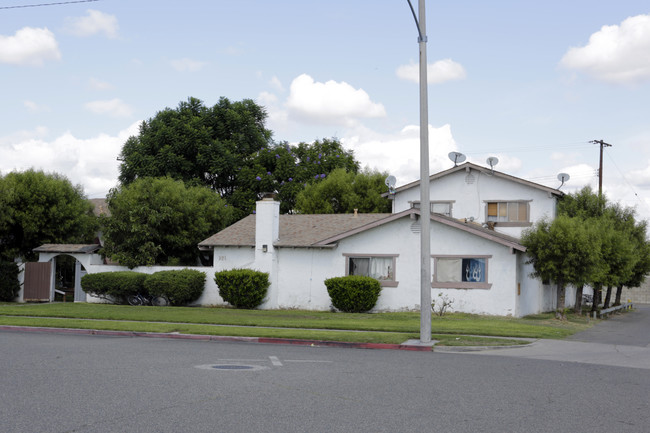 921 E Balsam Ave in Anaheim, CA - Building Photo - Building Photo