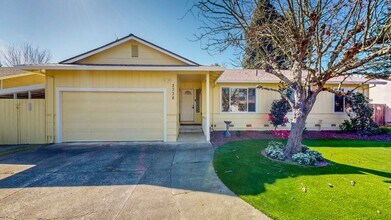 2338 Sundance St in Santa Rosa, CA - Building Photo - Building Photo