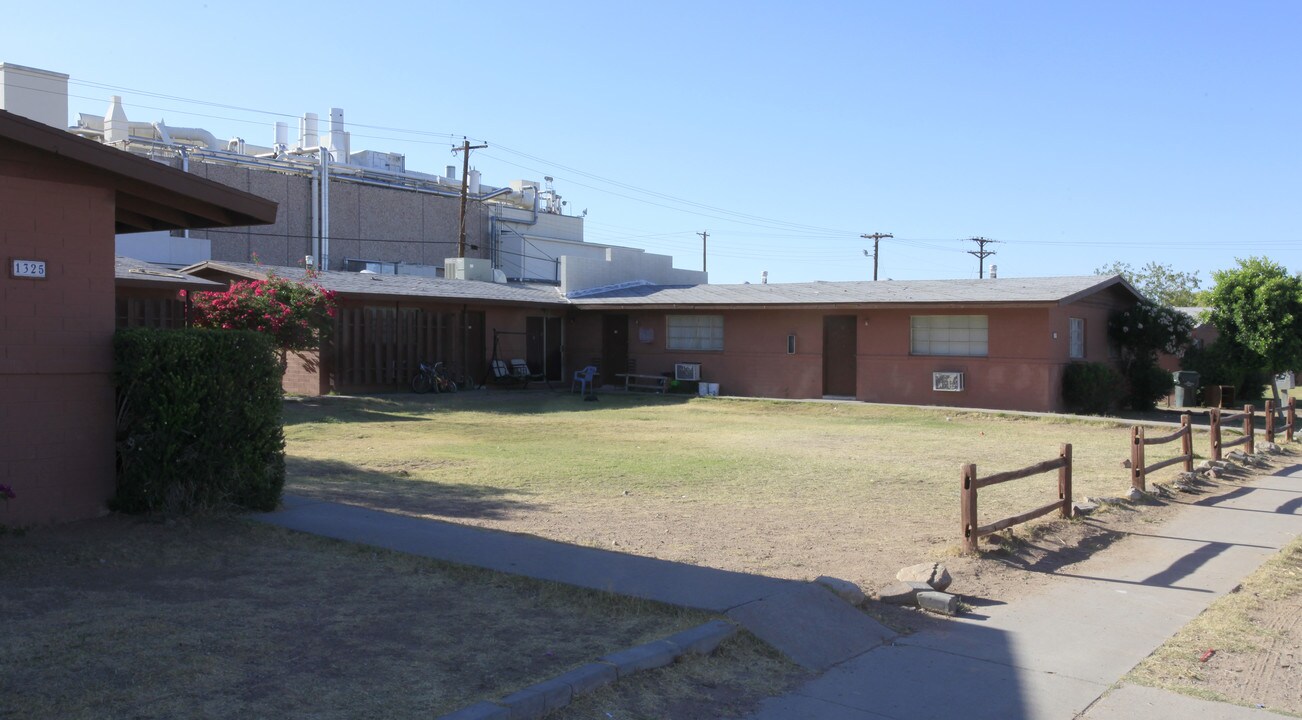 1319-1323 N 50th St in Phoenix, AZ - Building Photo