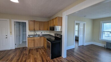 34 Maple St in Derry, NH - Building Photo - Building Photo