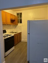 56-08 Remsen Pl in Queens, NY - Building Photo - Building Photo