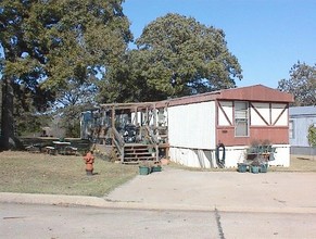 Whispering Oaks Mobile Home Park in Arcadia, OK - Building Photo - Building Photo