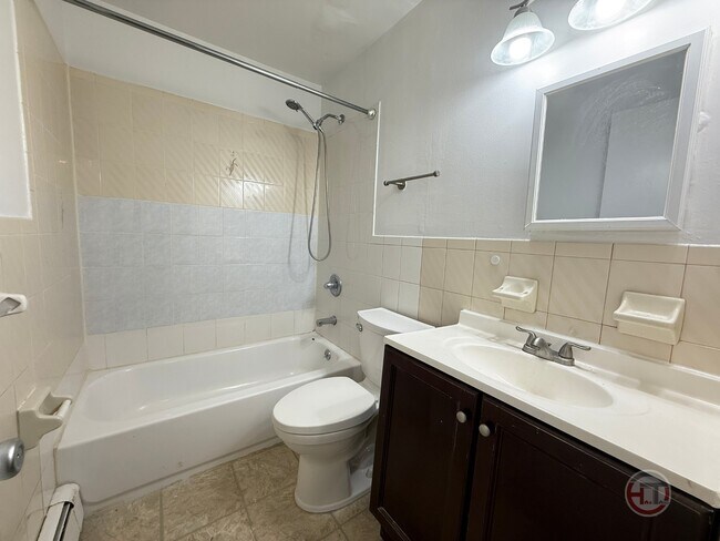 189 Throgs Neck Blvd in Bronx, NY - Foto de edificio - Building Photo