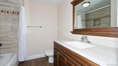 532 Oakwood Dr, Unit D-207 in Castle Rock, CO - Foto de edificio - Building Photo