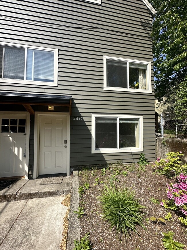 3625 SE Taylor St in Portland, OR - Building Photo - Building Photo