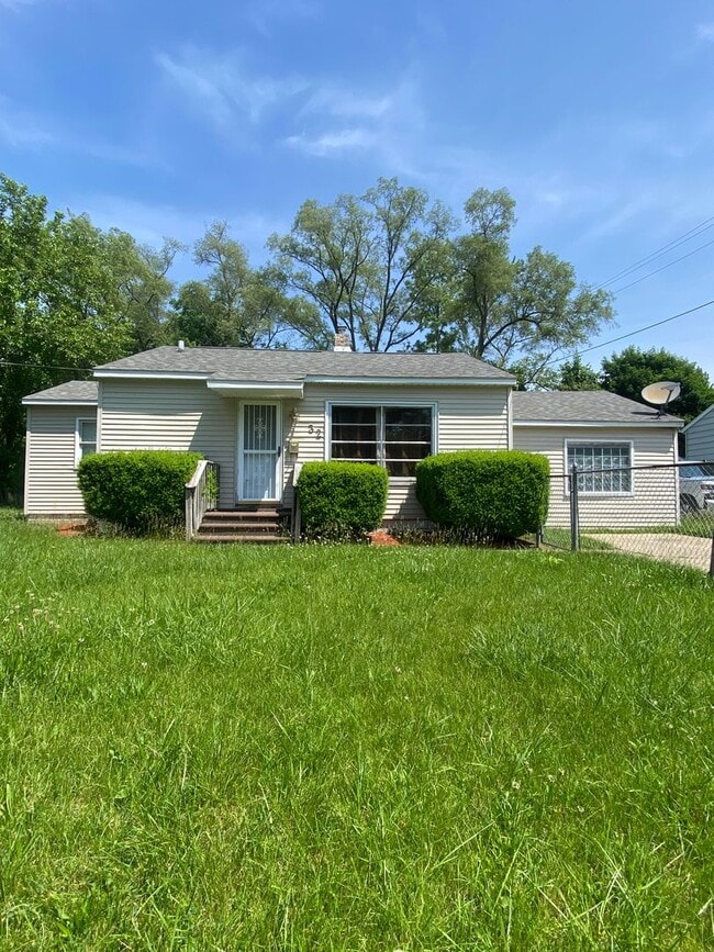 property at 32 Bernardo Pl