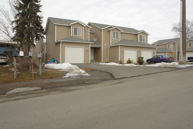 9607 E 4th Ave in Spokane Valley, WA - Foto de edificio - Building Photo