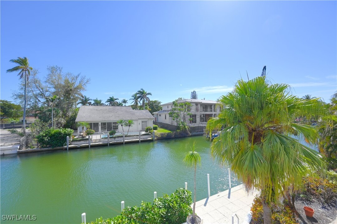 660 14th Ave S in Naples, FL - Foto de edificio