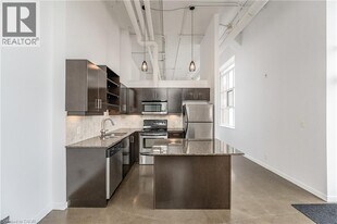 404 King St E in Kitchener, ON - Building Photo