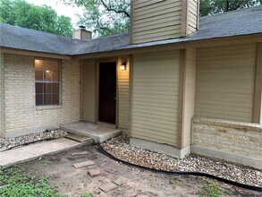 8009 Clydesdale Dr in Austin, TX - Foto de edificio - Building Photo